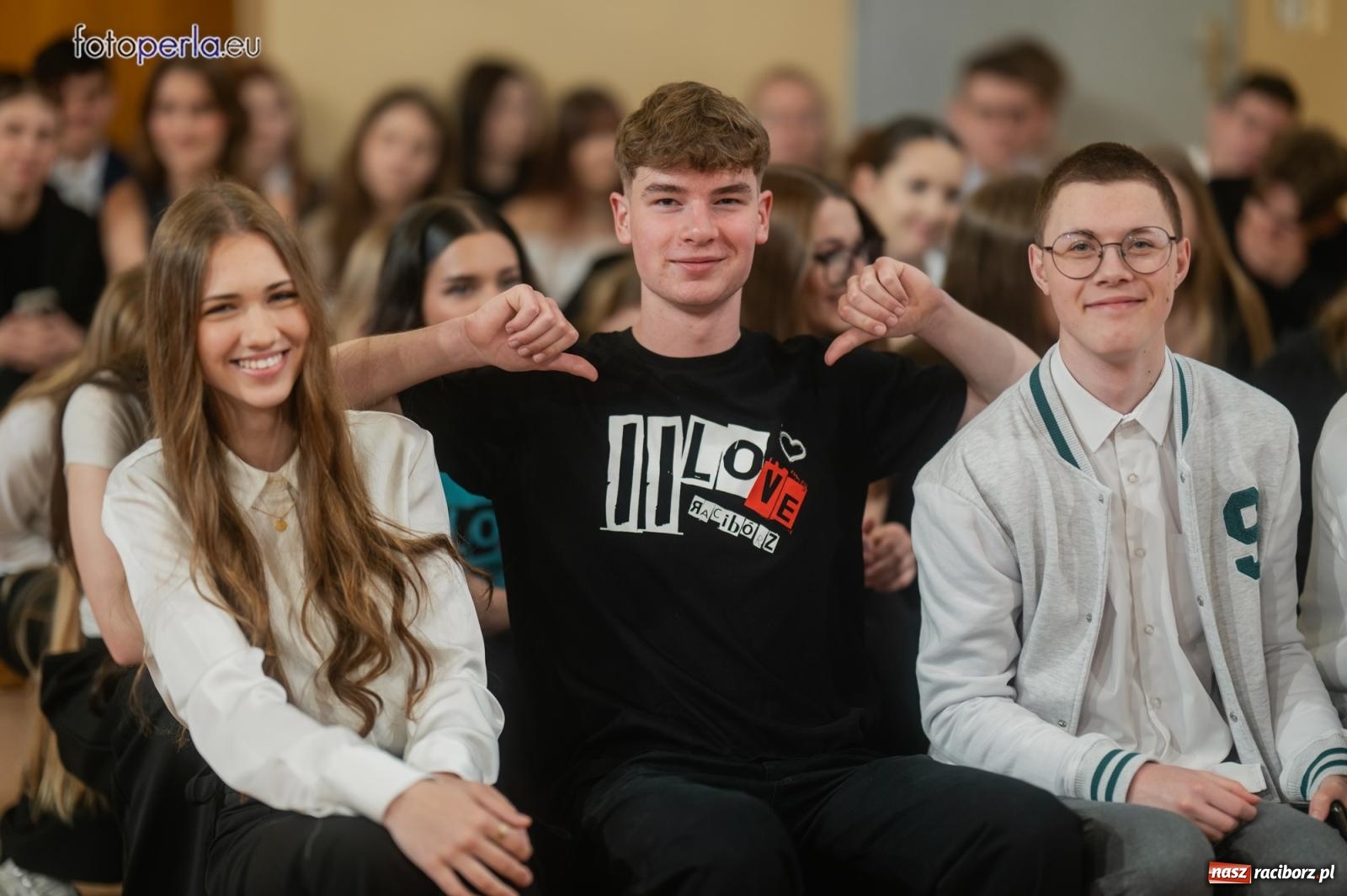 Zdjęcie w galerii na portalu naszraciborz.pl: II LO żegna swoich maturzystów. Są gotowi do podboju świata wiadomości z regionu