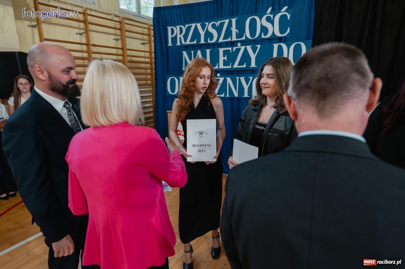 Zdjęcie w galerii na portalu naszraciborz.pl: II LO żegna swoich maturzystów. Są gotowi do podboju świata wiadomości z regionu