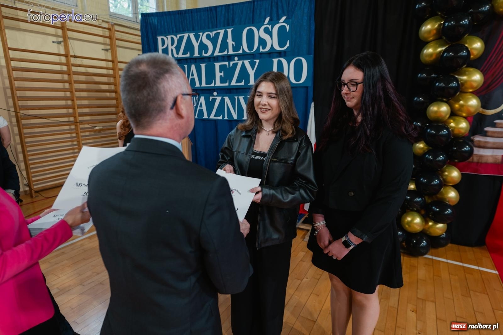 Zdjęcie w galerii na portalu naszraciborz.pl: II LO żegna swoich maturzystów. Są gotowi do podboju świata wiadomości z regionu