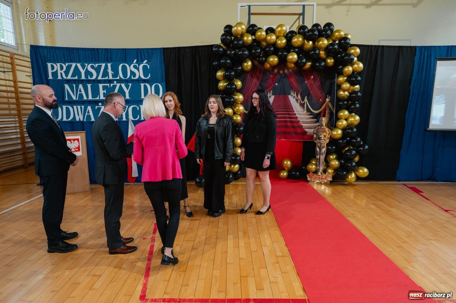 Zdjęcie w galerii na portalu naszraciborz.pl: II LO żegna swoich maturzystów. Są gotowi do podboju świata wiadomości z regionu