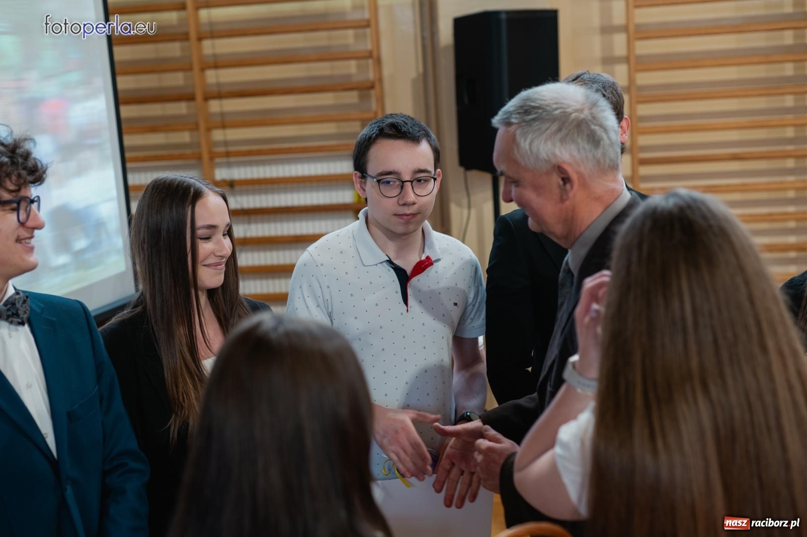 Zdjęcie w galerii na portalu naszraciborz.pl: II LO żegna swoich maturzystów. Są gotowi do podboju świata wiadomości z regionu