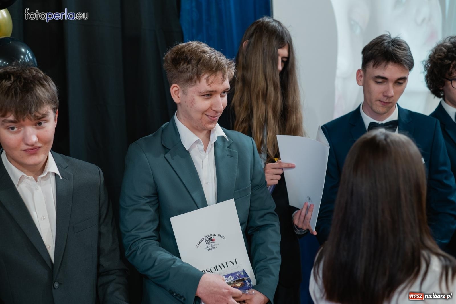 Zdjęcie w galerii na portalu naszraciborz.pl: II LO żegna swoich maturzystów. Są gotowi do podboju świata wiadomości z regionu