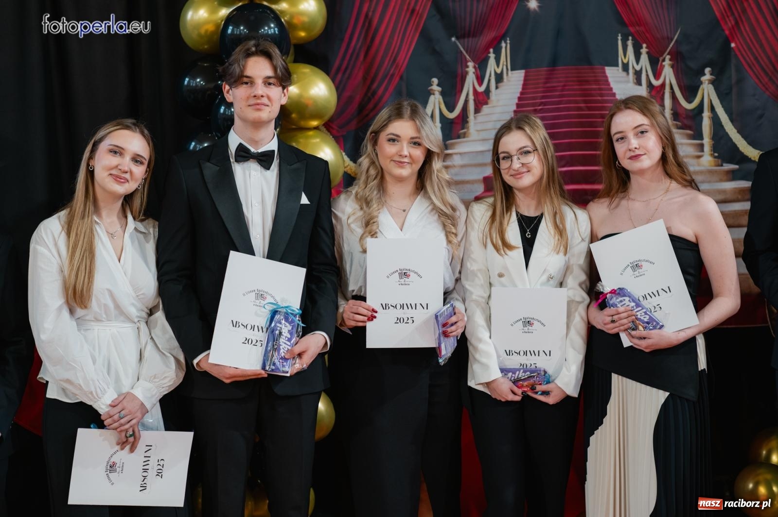 Zdjęcie w galerii na portalu naszraciborz.pl: II LO żegna swoich maturzystów. Są gotowi do podboju świata wiadomości z regionu
