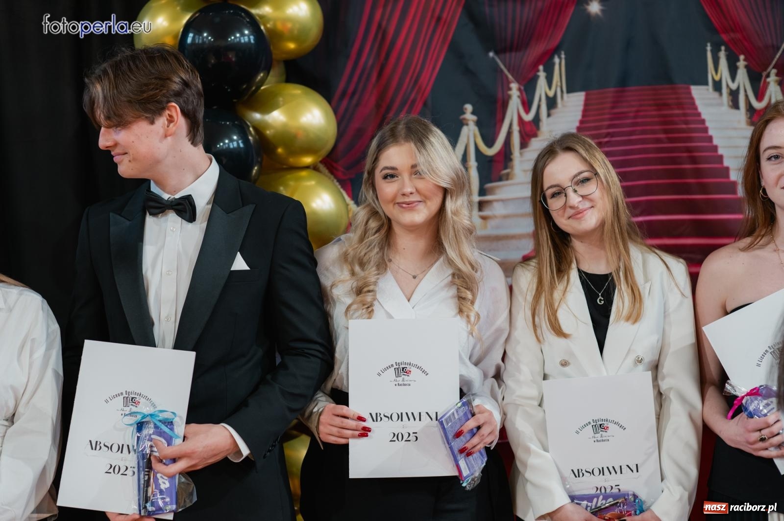 Zdjęcie w galerii na portalu naszraciborz.pl: II LO żegna swoich maturzystów. Są gotowi do podboju świata wiadomości z regionu