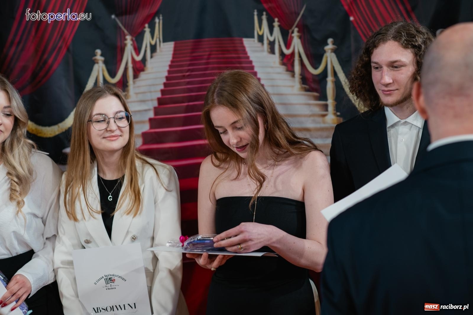 Zdjęcie w galerii na portalu naszraciborz.pl: II LO żegna swoich maturzystów. Są gotowi do podboju świata wiadomości z regionu