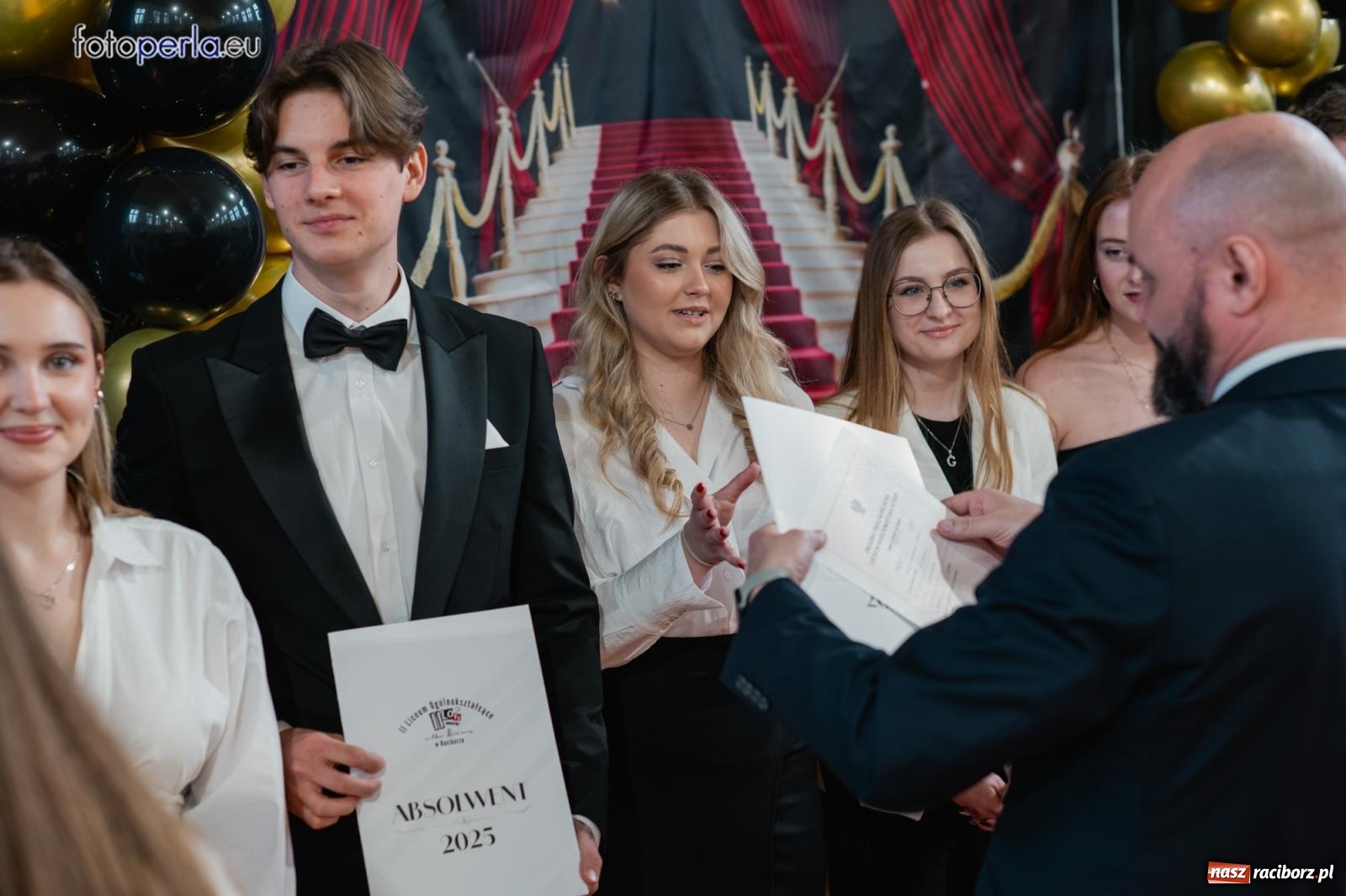 Zdjęcie w galerii na portalu naszraciborz.pl: II LO żegna swoich maturzystów. Są gotowi do podboju świata wiadomości z regionu