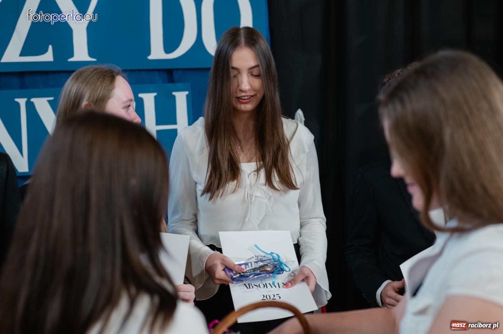 Zdjęcie w galerii na portalu naszraciborz.pl: II LO żegna swoich maturzystów. Są gotowi do podboju świata wiadomości z regionu