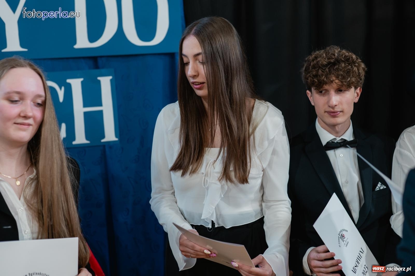 Zdjęcie w galerii na portalu naszraciborz.pl: II LO żegna swoich maturzystów. Są gotowi do podboju świata wiadomości z regionu