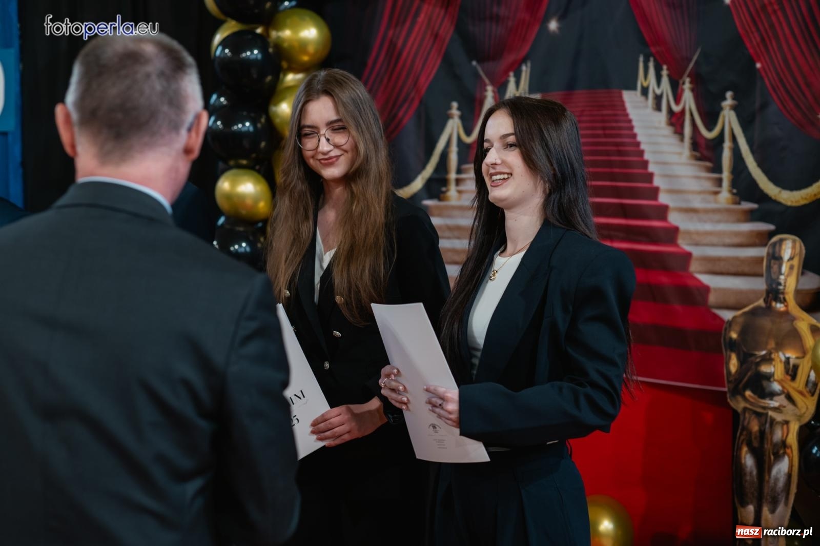 Zdjęcie w galerii na portalu naszraciborz.pl: II LO żegna swoich maturzystów. Są gotowi do podboju świata wiadomości z regionu