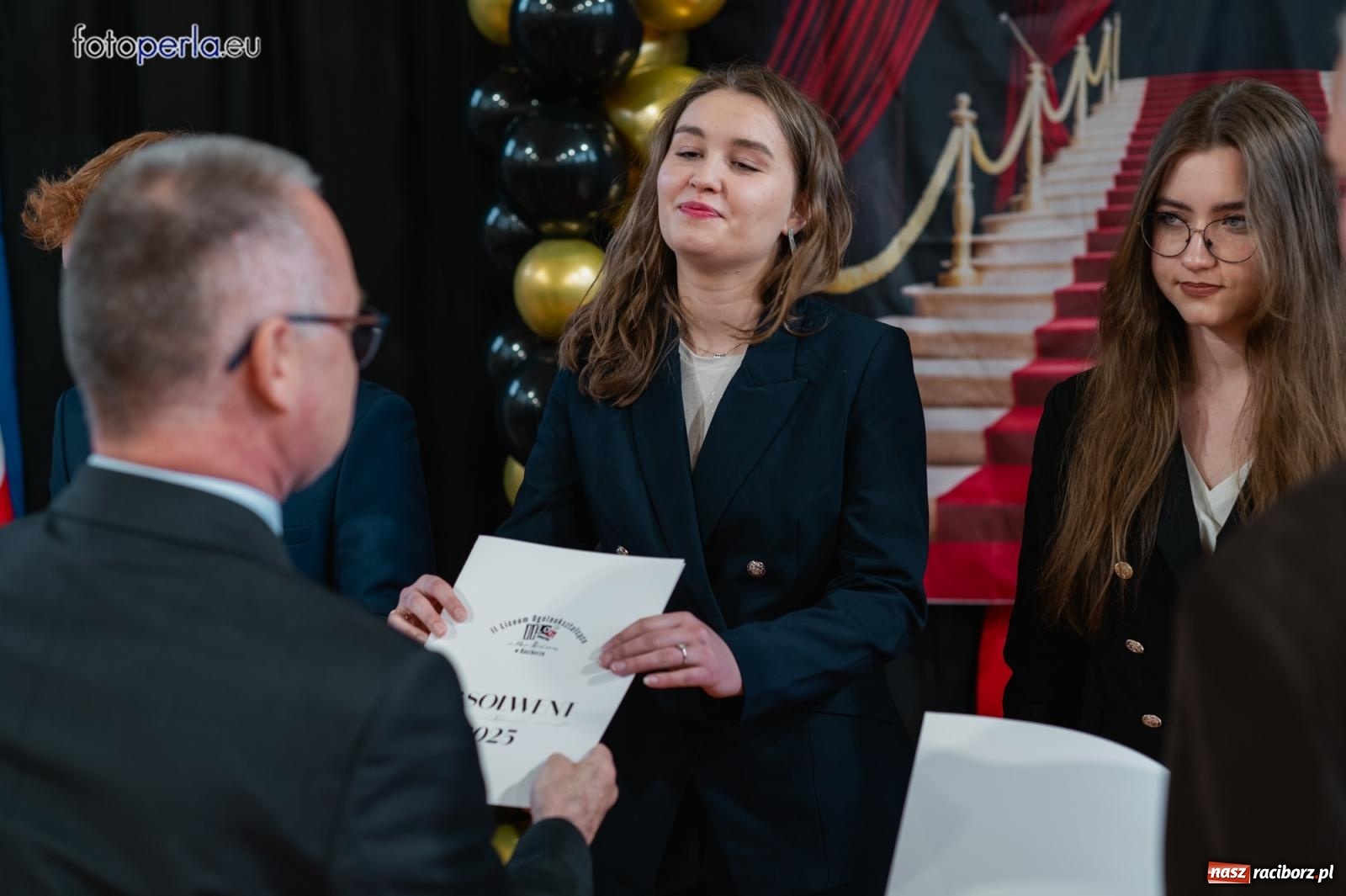 Zdjęcie w galerii na portalu naszraciborz.pl: II LO żegna swoich maturzystów. Są gotowi do podboju świata wiadomości z regionu