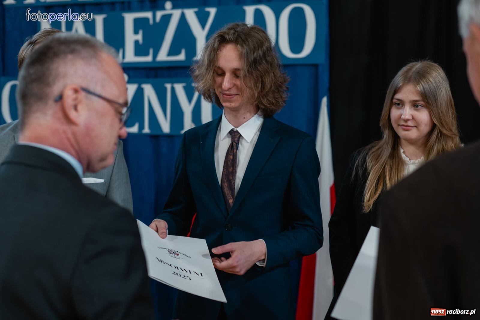 Zdjęcie w galerii na portalu naszraciborz.pl: II LO żegna swoich maturzystów. Są gotowi do podboju świata wiadomości z regionu