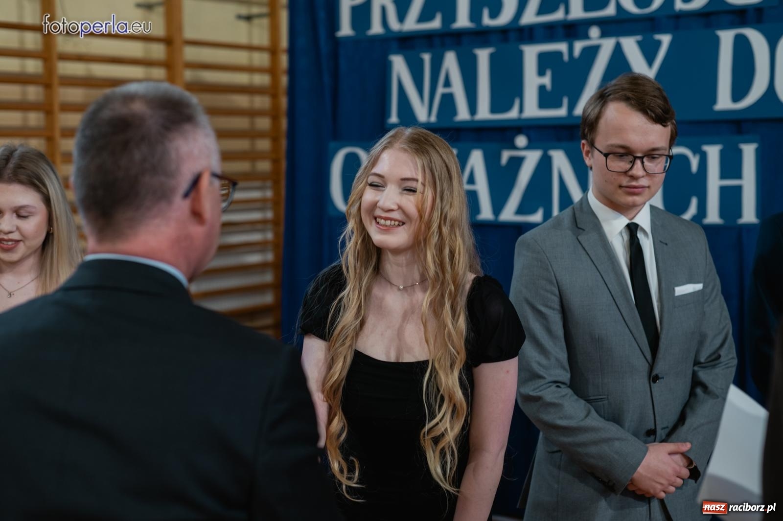 Zdjęcie w galerii na portalu naszraciborz.pl: II LO żegna swoich maturzystów. Są gotowi do podboju świata wiadomości z regionu