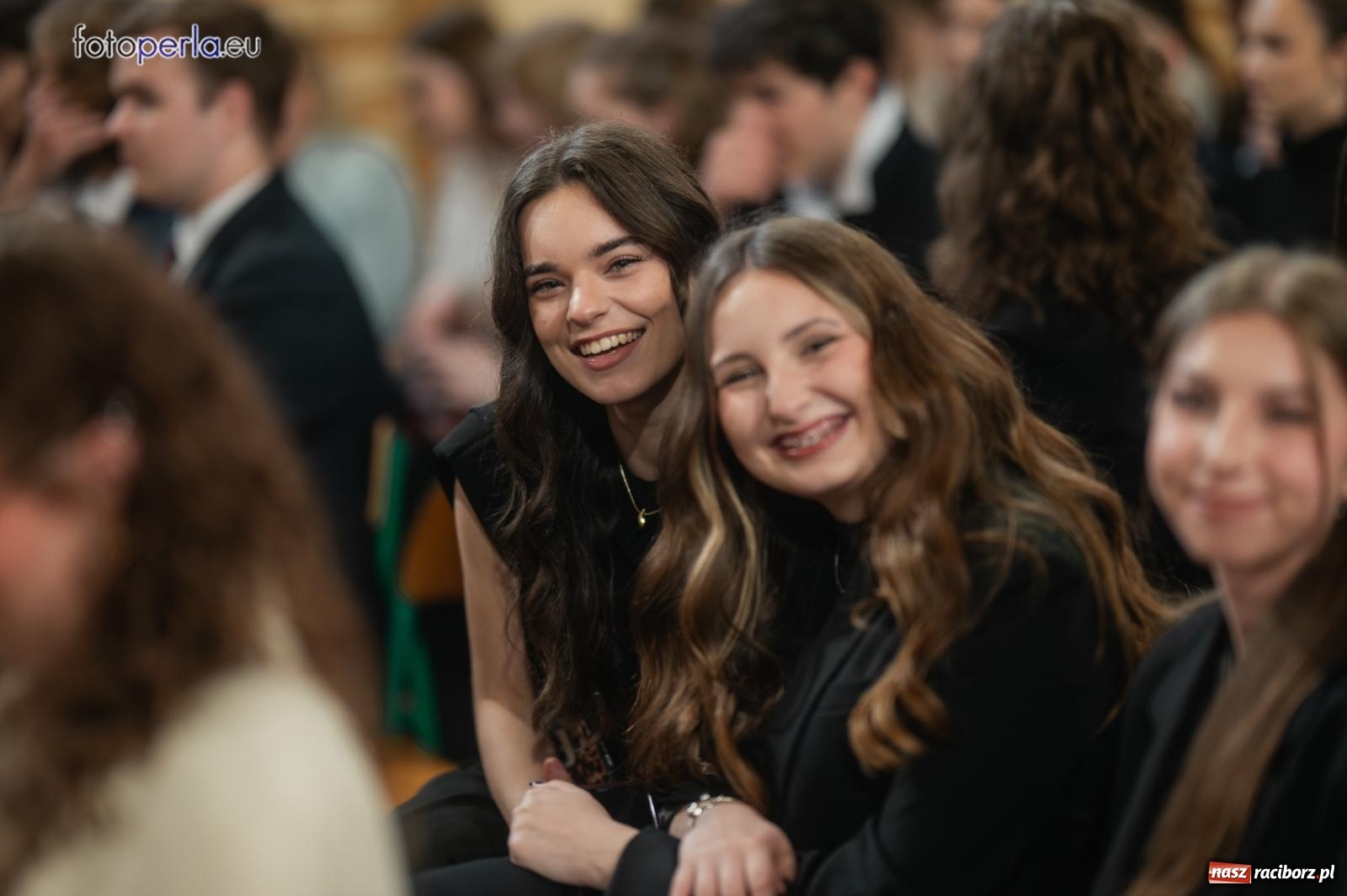 Zdjęcie w galerii na portalu naszraciborz.pl: II LO żegna swoich maturzystów. Są gotowi do podboju świata wiadomości z regionu