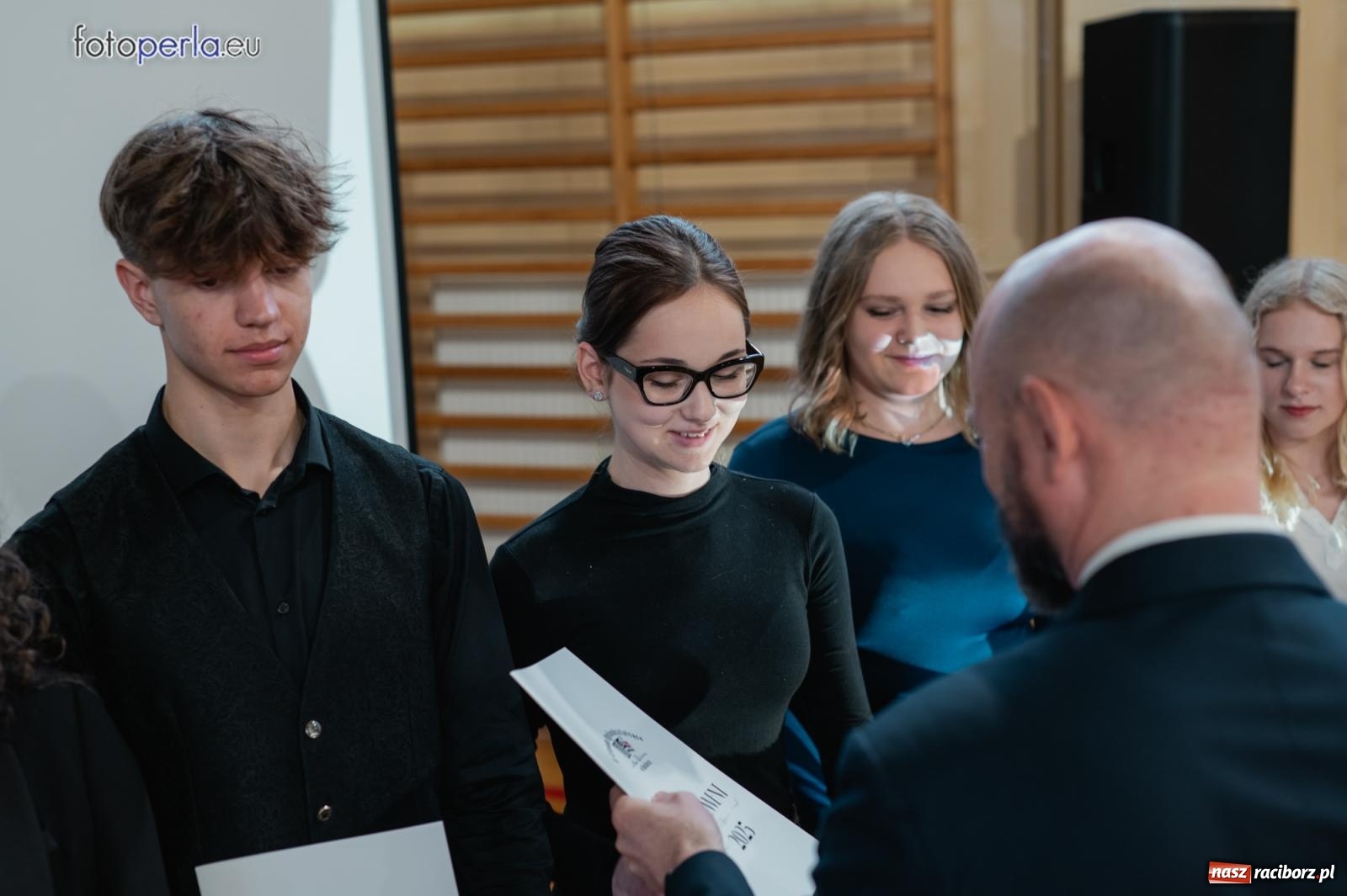 Zdjęcie w galerii na portalu naszraciborz.pl: II LO żegna swoich maturzystów. Są gotowi do podboju świata wiadomości z regionu