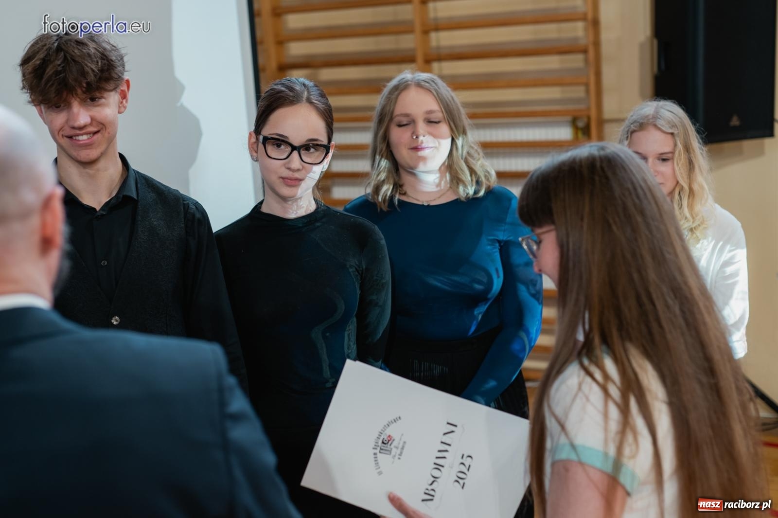 Zdjęcie w galerii na portalu naszraciborz.pl: II LO żegna swoich maturzystów. Są gotowi do podboju świata wiadomości z regionu