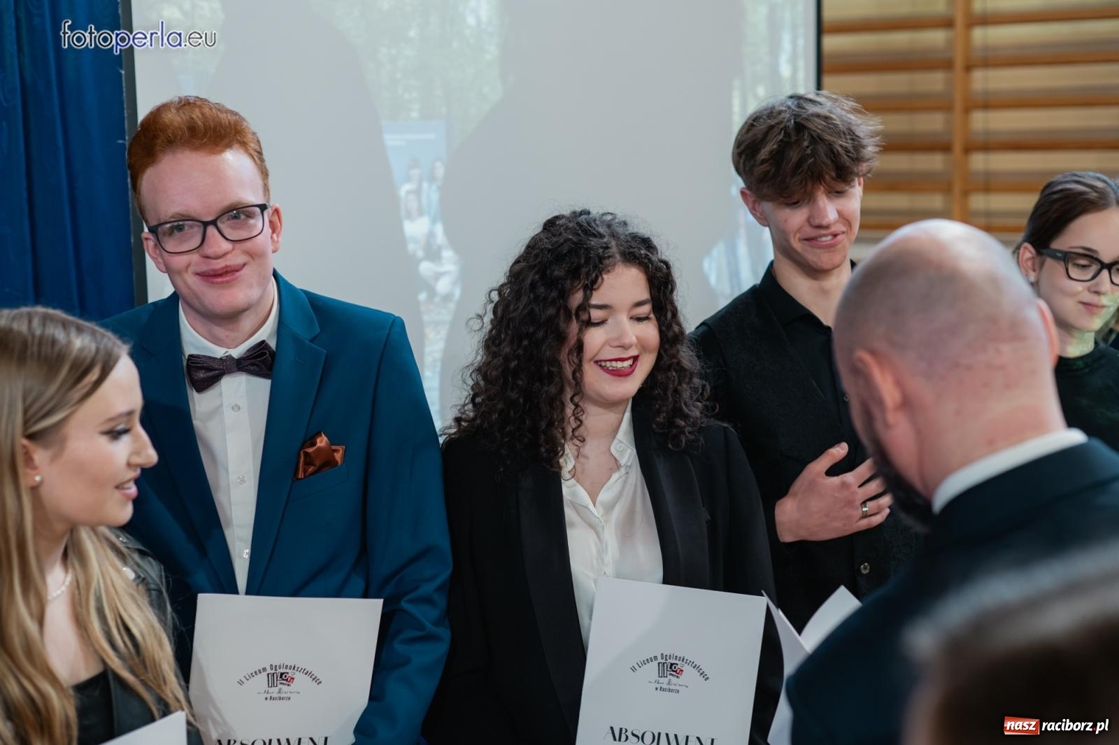 Zdjęcie w galerii na portalu naszraciborz.pl: II LO żegna swoich maturzystów. Są gotowi do podboju świata wiadomości z regionu