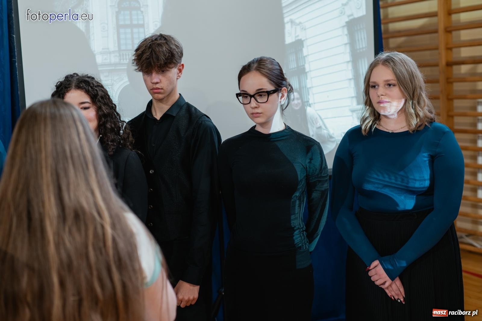 Zdjęcie w galerii na portalu naszraciborz.pl: II LO żegna swoich maturzystów. Są gotowi do podboju świata wiadomości z regionu