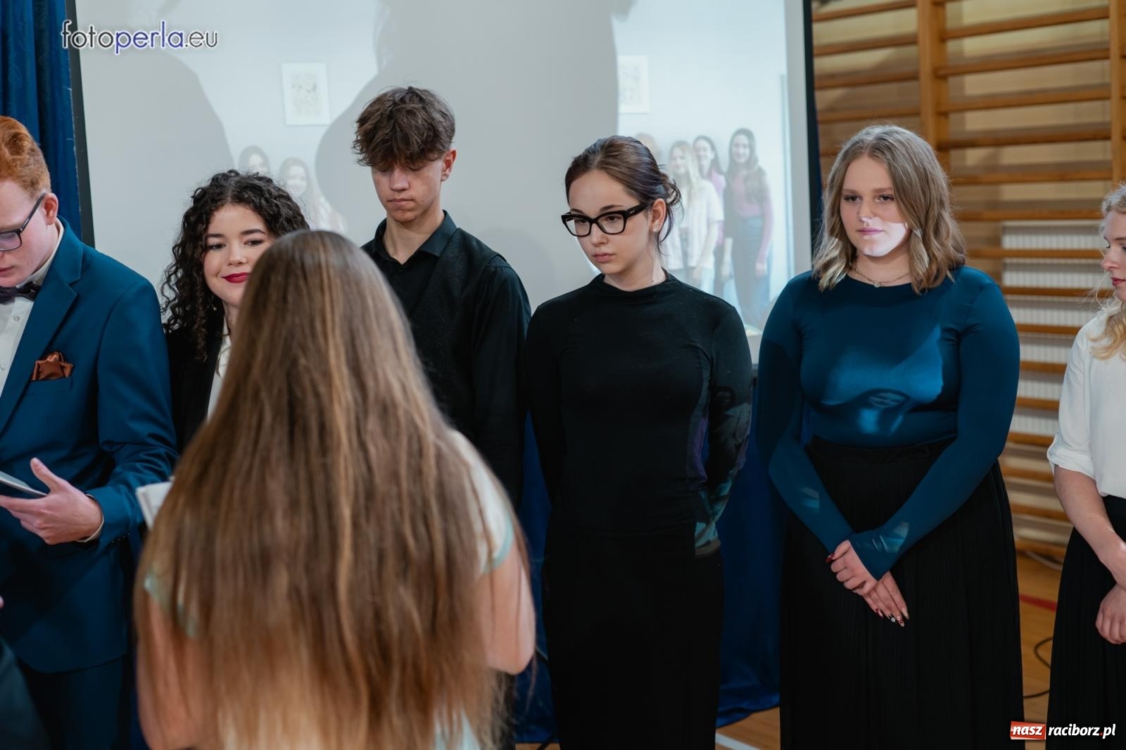 Zdjęcie w galerii na portalu naszraciborz.pl: II LO żegna swoich maturzystów. Są gotowi do podboju świata wiadomości z regionu