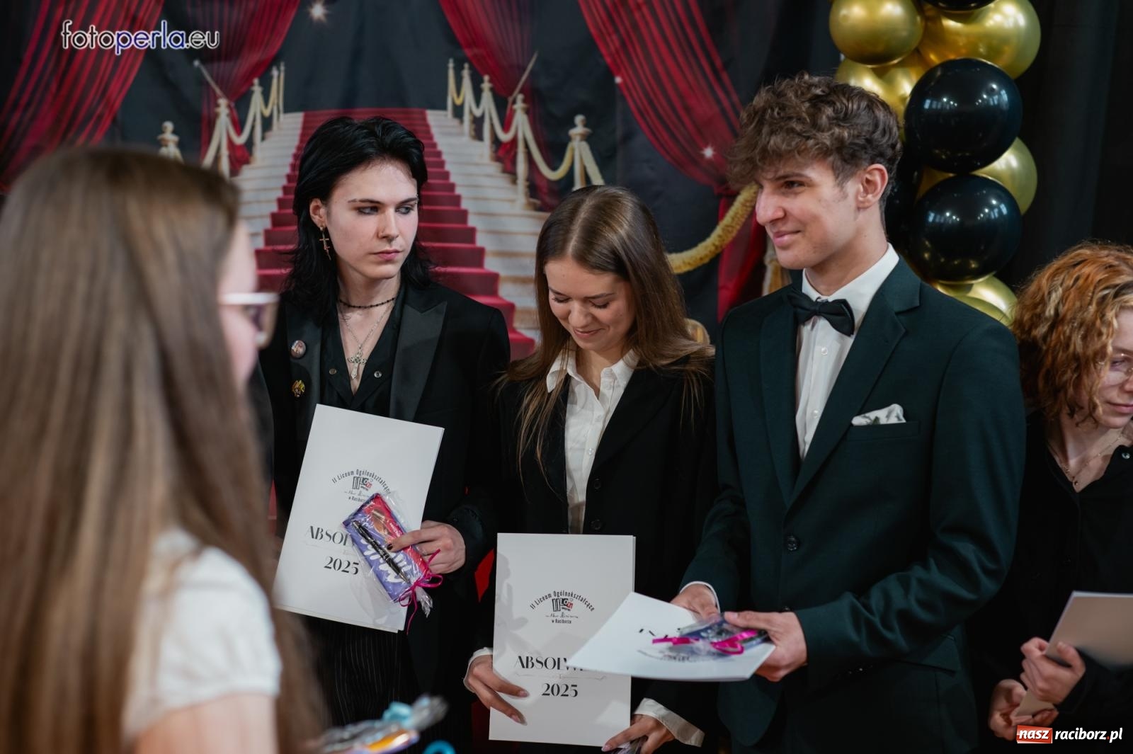 Zdjęcie w galerii na portalu naszraciborz.pl: II LO żegna swoich maturzystów. Są gotowi do podboju świata wiadomości z regionu