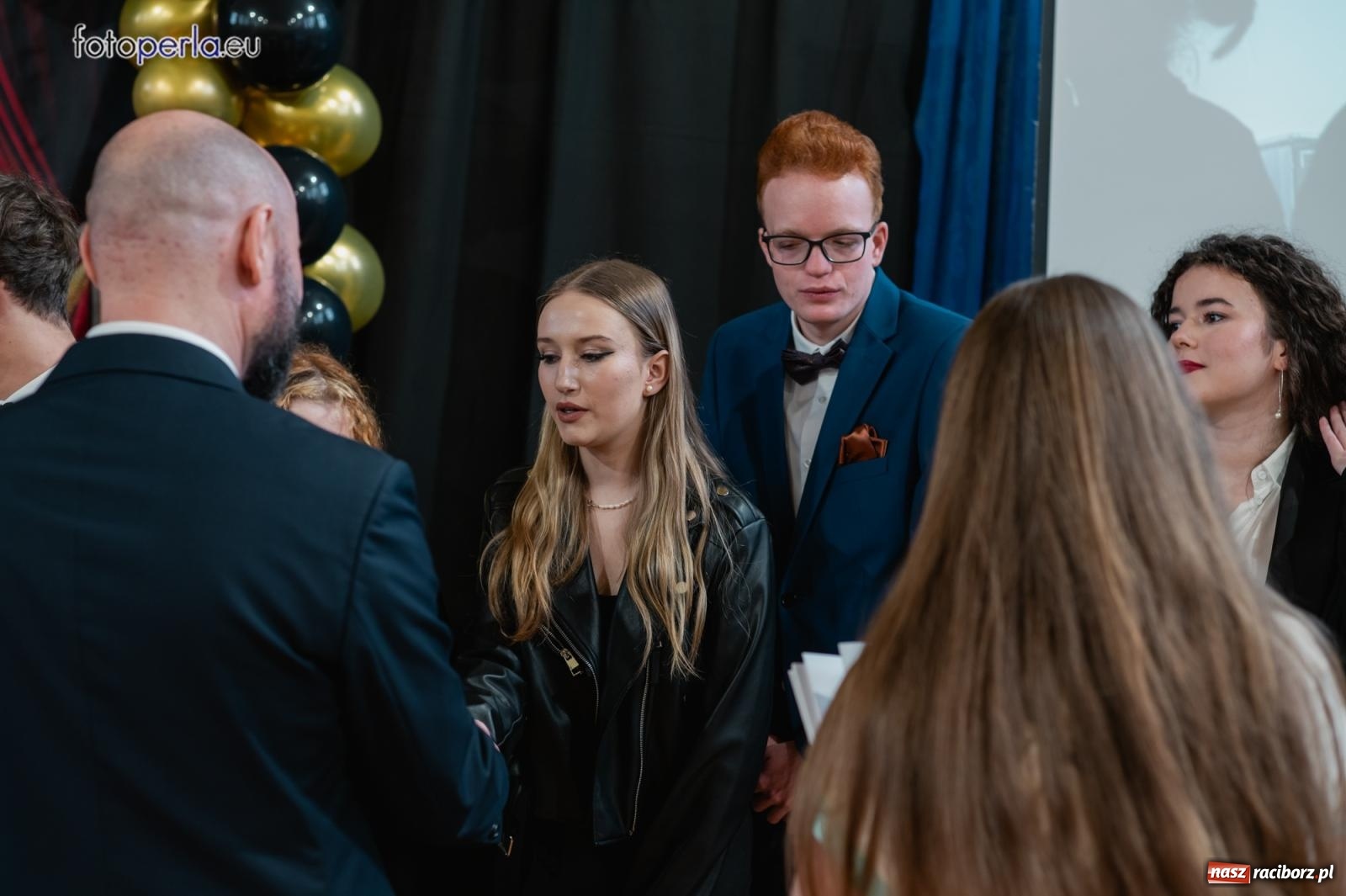 Zdjęcie w galerii na portalu naszraciborz.pl: II LO żegna swoich maturzystów. Są gotowi do podboju świata wiadomości z regionu