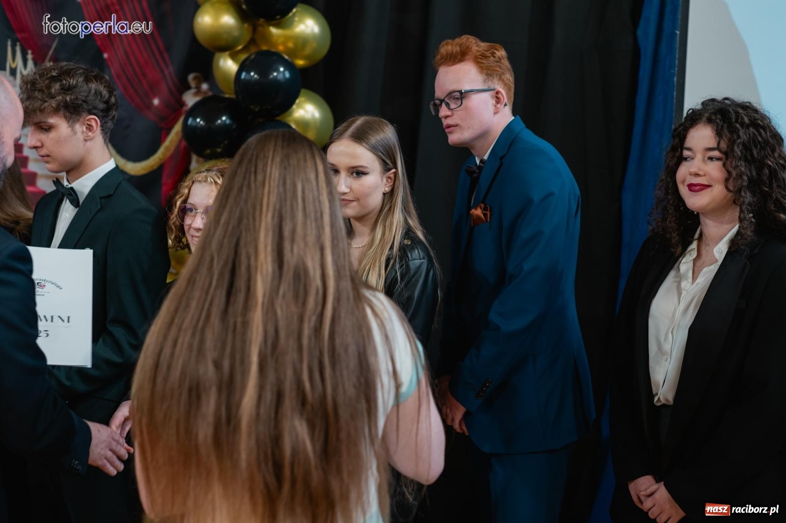 Zdjęcie w galerii na portalu naszraciborz.pl: II LO żegna swoich maturzystów. Są gotowi do podboju świata wiadomości z regionu