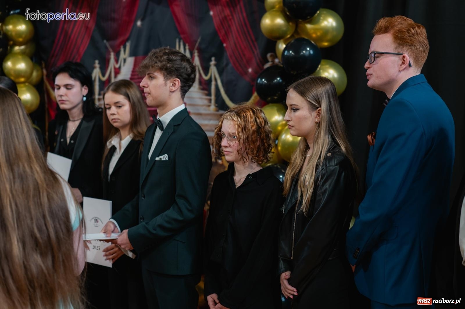 Zdjęcie w galerii na portalu naszraciborz.pl: II LO żegna swoich maturzystów. Są gotowi do podboju świata wiadomości z regionu