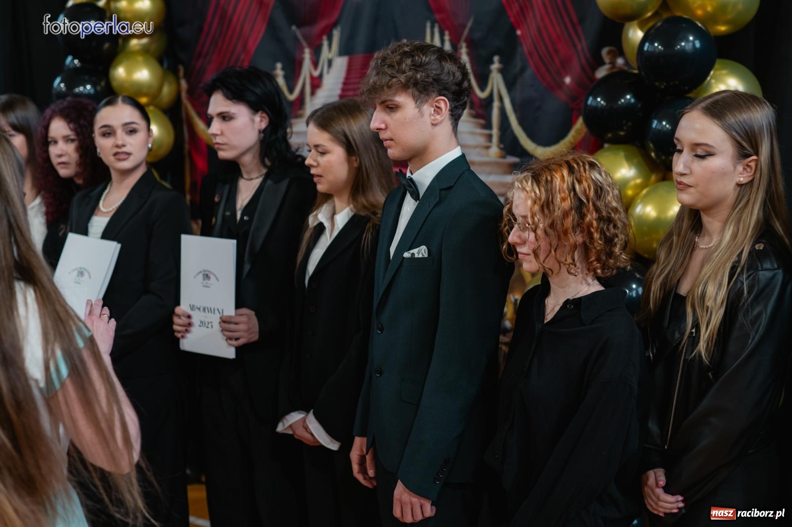 Zdjęcie w galerii na portalu naszraciborz.pl: II LO żegna swoich maturzystów. Są gotowi do podboju świata wiadomości z regionu