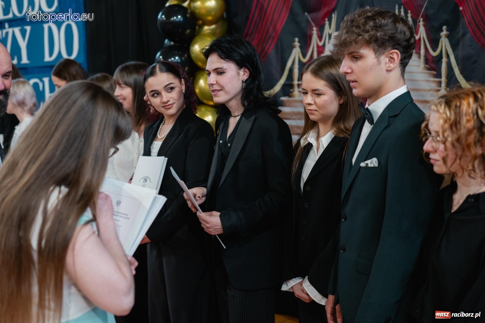 Zdjęcie w galerii na portalu naszraciborz.pl: II LO żegna swoich maturzystów. Są gotowi do podboju świata wiadomości z regionu