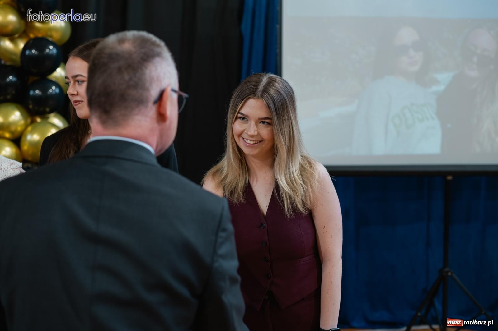 Zdjęcie w galerii na portalu naszraciborz.pl: II LO żegna swoich maturzystów. Są gotowi do podboju świata wiadomości z regionu