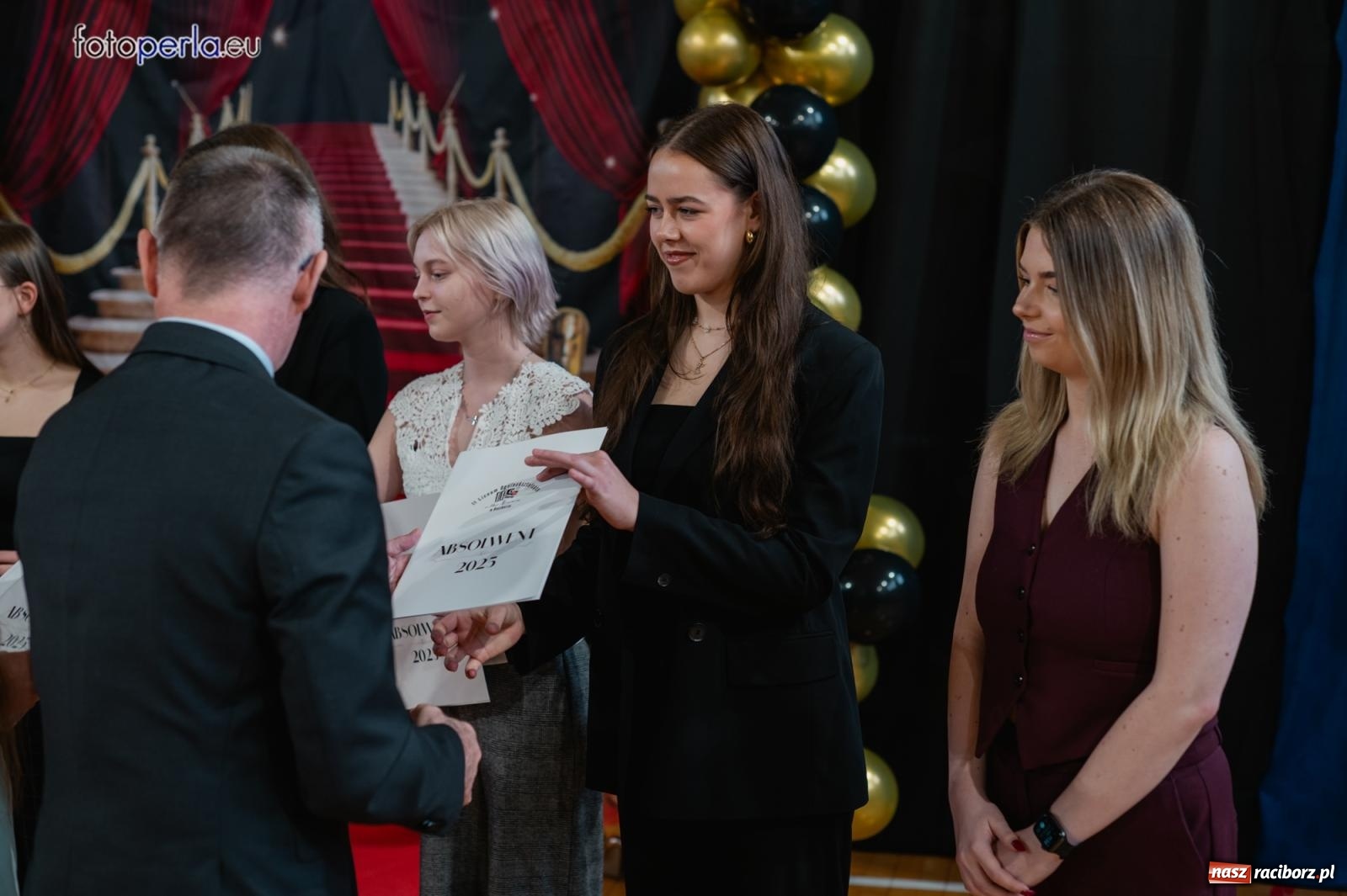 Zdjęcie w galerii na portalu naszraciborz.pl: II LO żegna swoich maturzystów. Są gotowi do podboju świata wiadomości z regionu