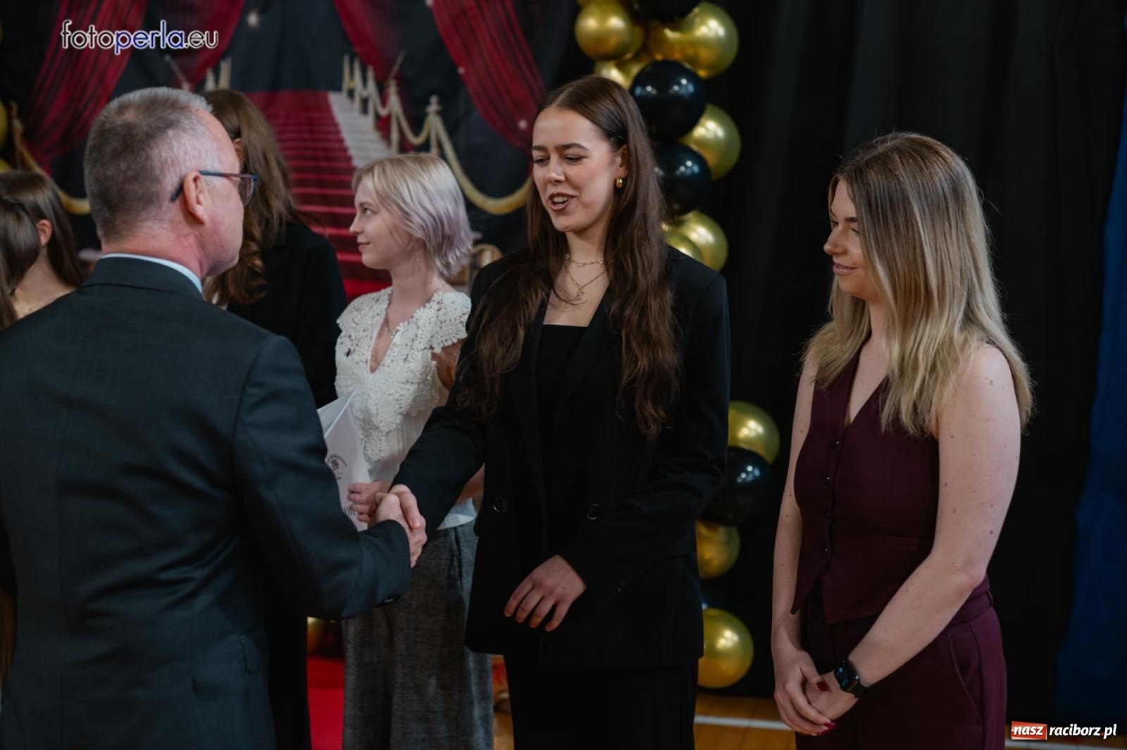 Zdjęcie w galerii na portalu naszraciborz.pl: II LO żegna swoich maturzystów. Są gotowi do podboju świata wiadomości z regionu