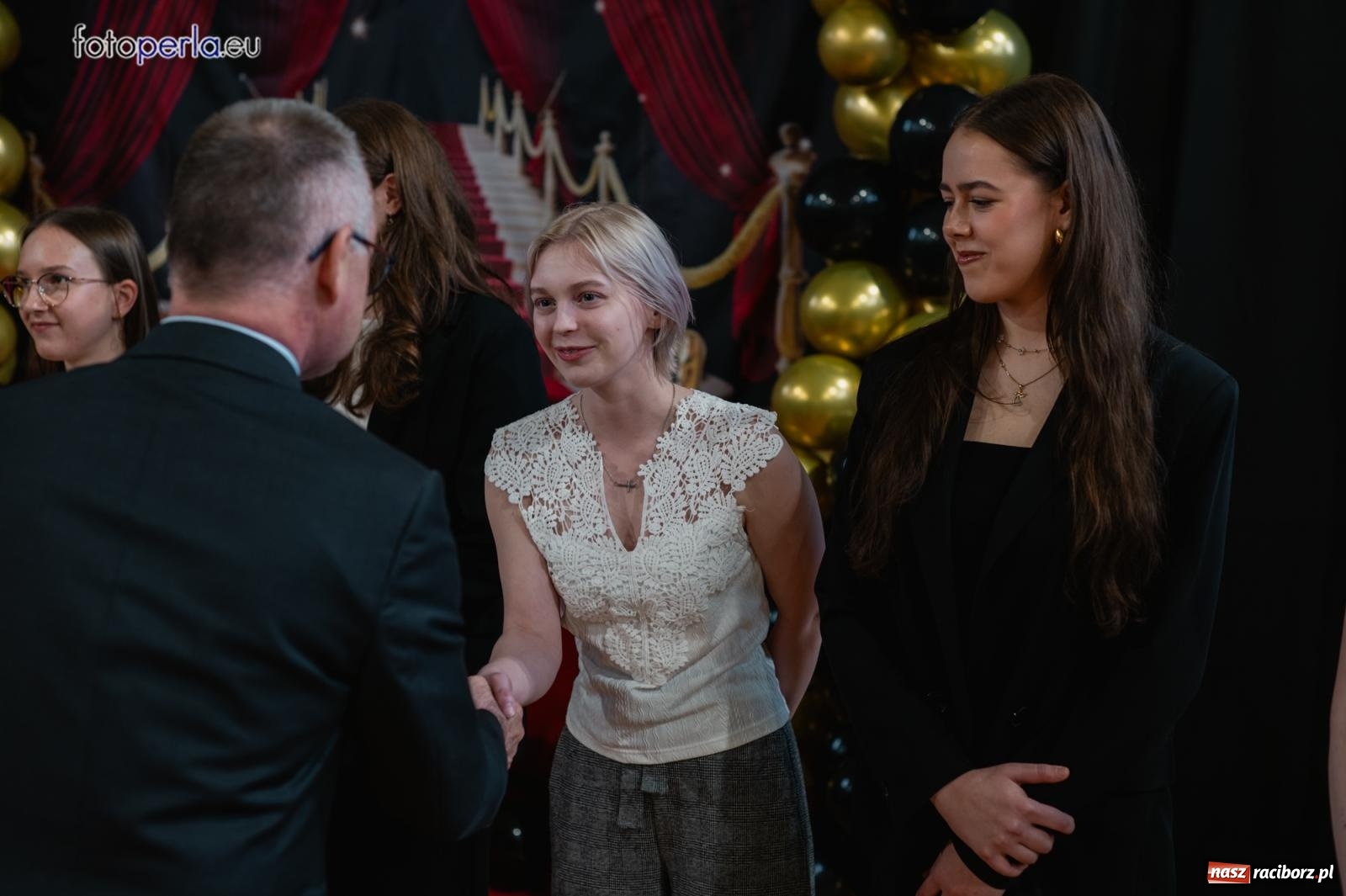 Zdjęcie w galerii na portalu naszraciborz.pl: II LO żegna swoich maturzystów. Są gotowi do podboju świata wiadomości z regionu