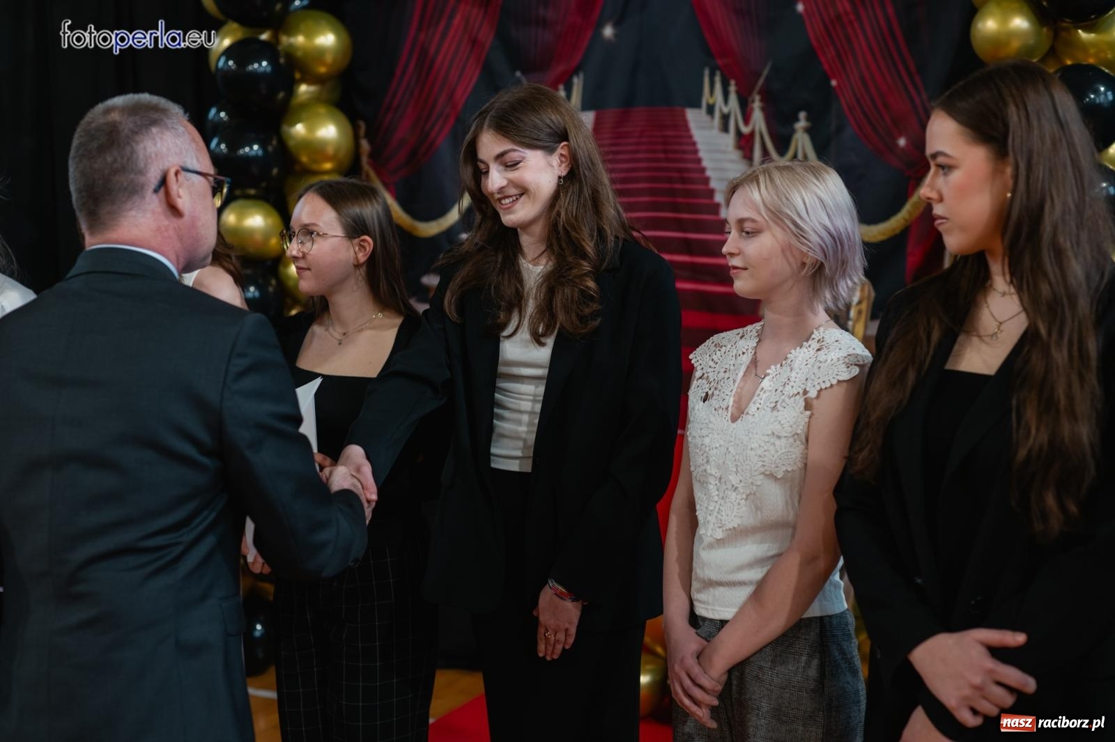 Zdjęcie w galerii na portalu naszraciborz.pl: II LO żegna swoich maturzystów. Są gotowi do podboju świata wiadomości z regionu