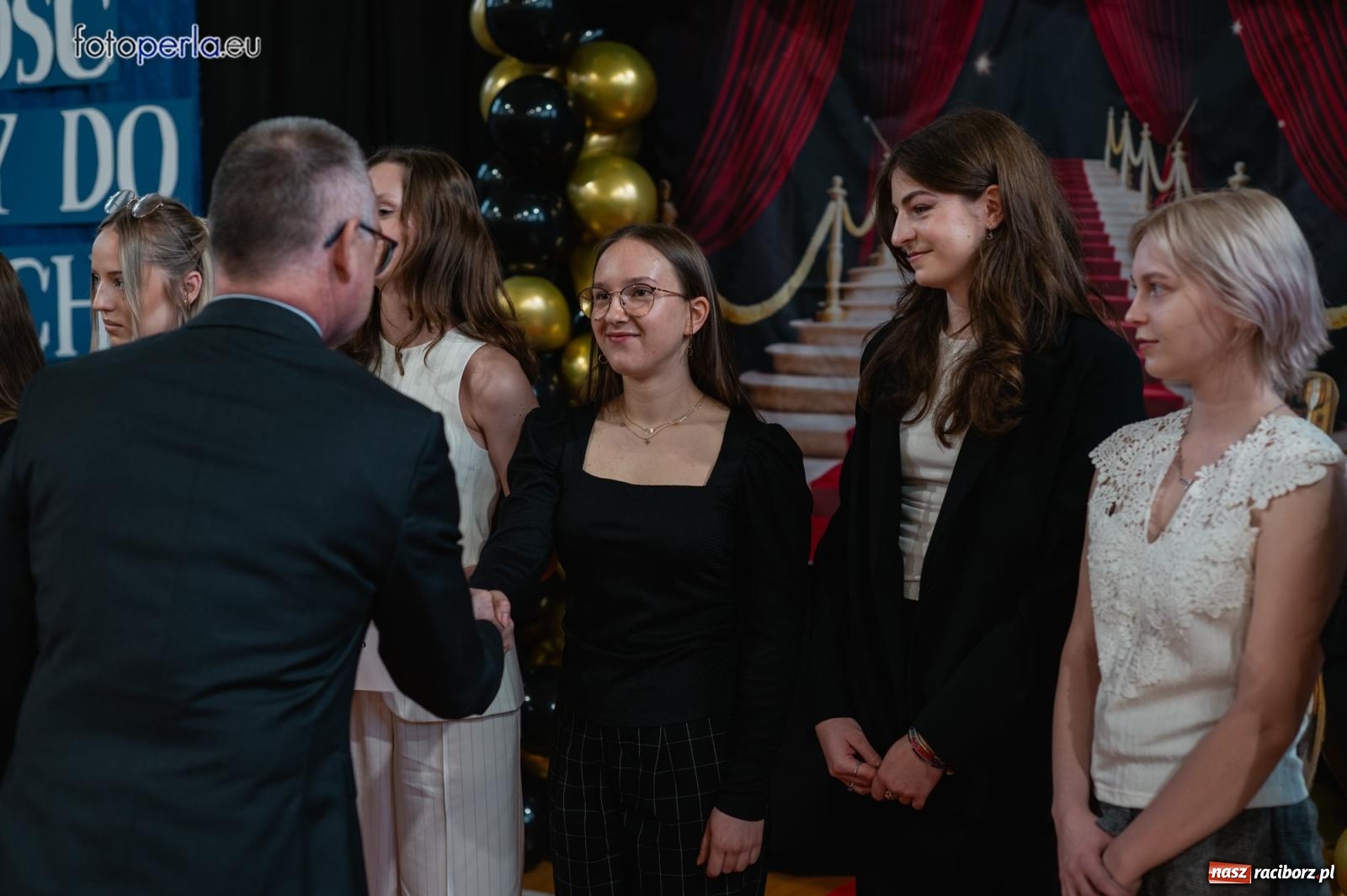 Zdjęcie w galerii na portalu naszraciborz.pl: II LO żegna swoich maturzystów. Są gotowi do podboju świata wiadomości z regionu