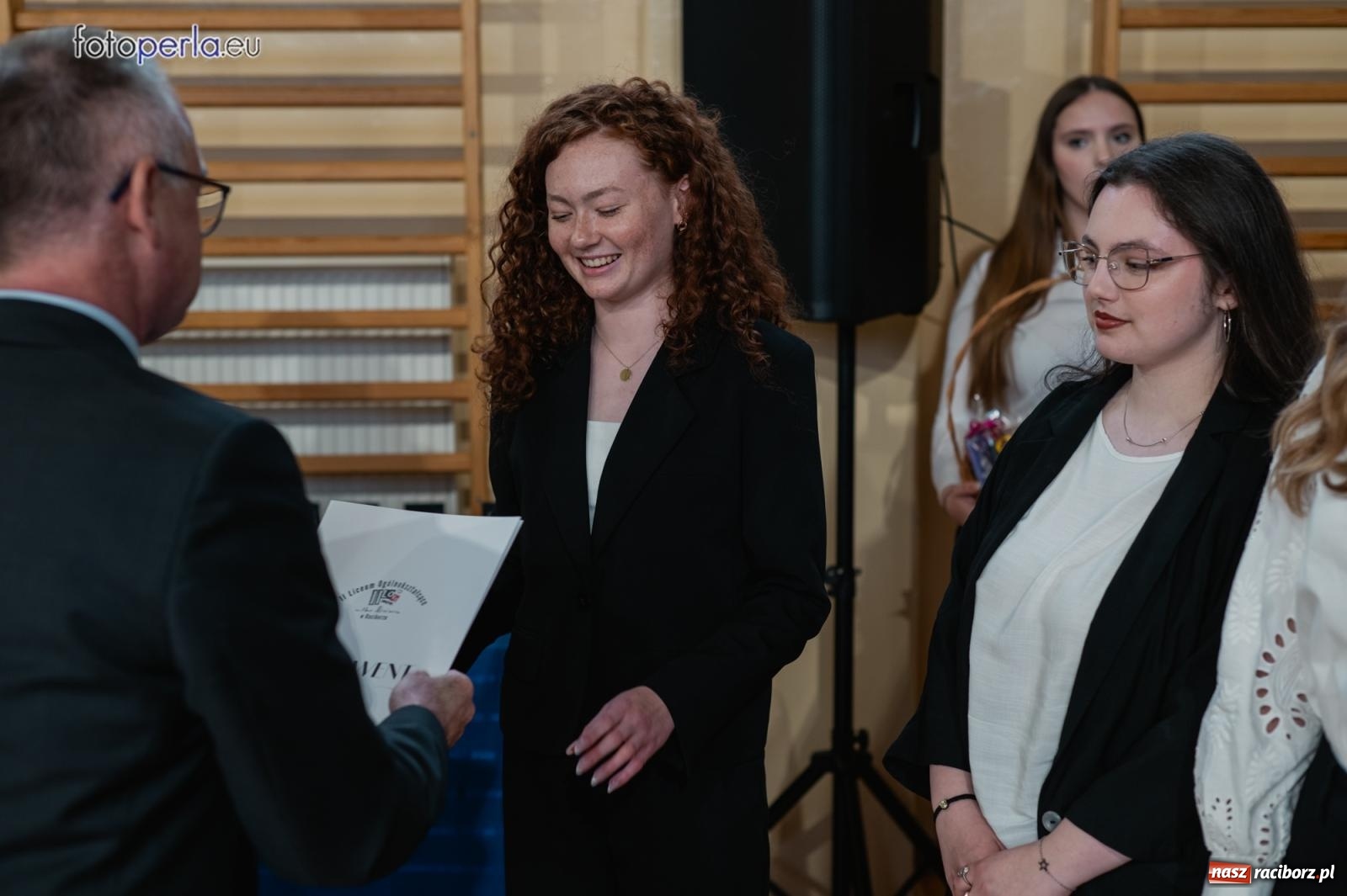 Zdjęcie w galerii na portalu naszraciborz.pl: II LO żegna swoich maturzystów. Są gotowi do podboju świata wiadomości z regionu