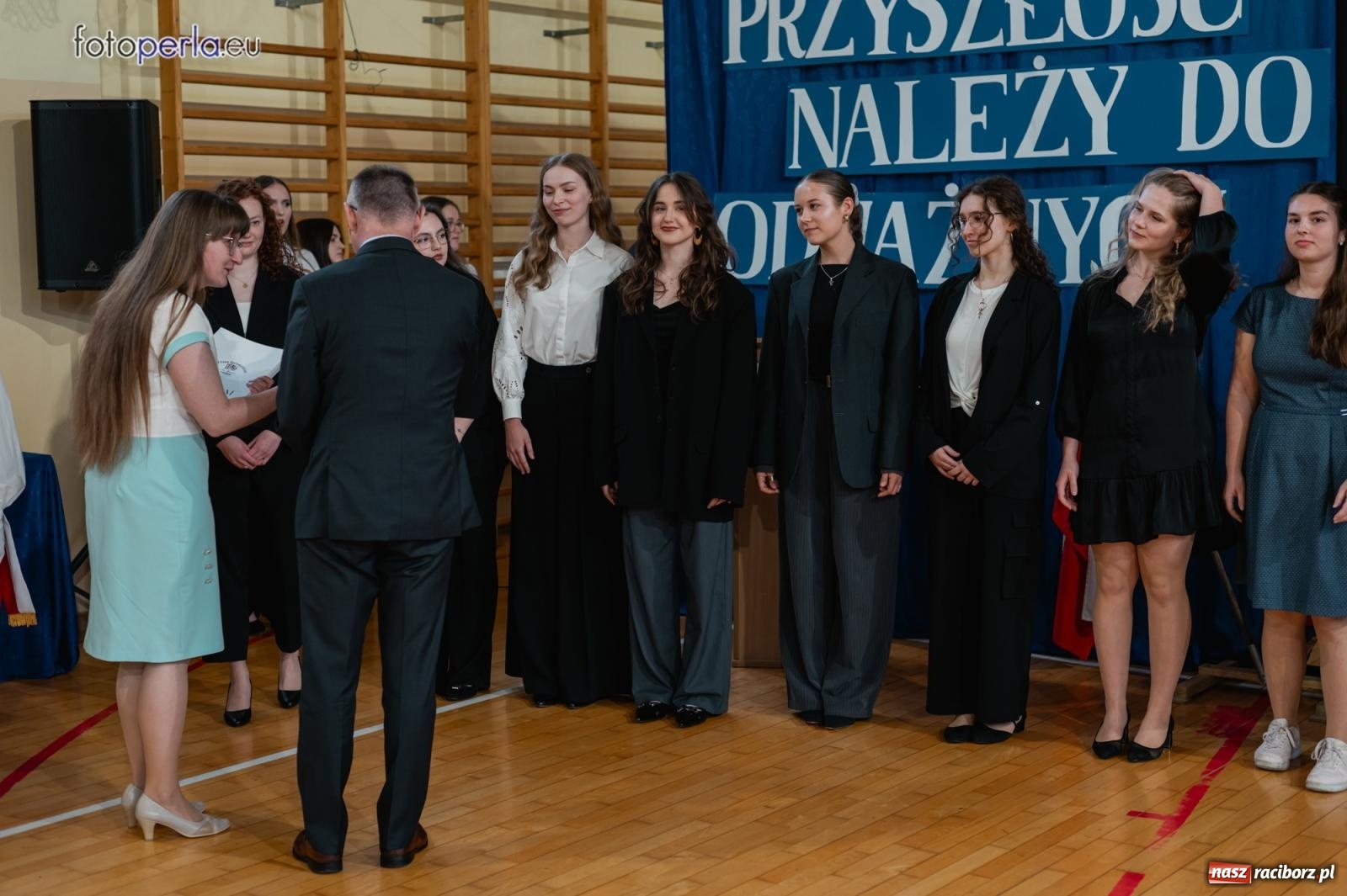 Zdjęcie w galerii na portalu naszraciborz.pl: II LO żegna swoich maturzystów. Są gotowi do podboju świata wiadomości z regionu