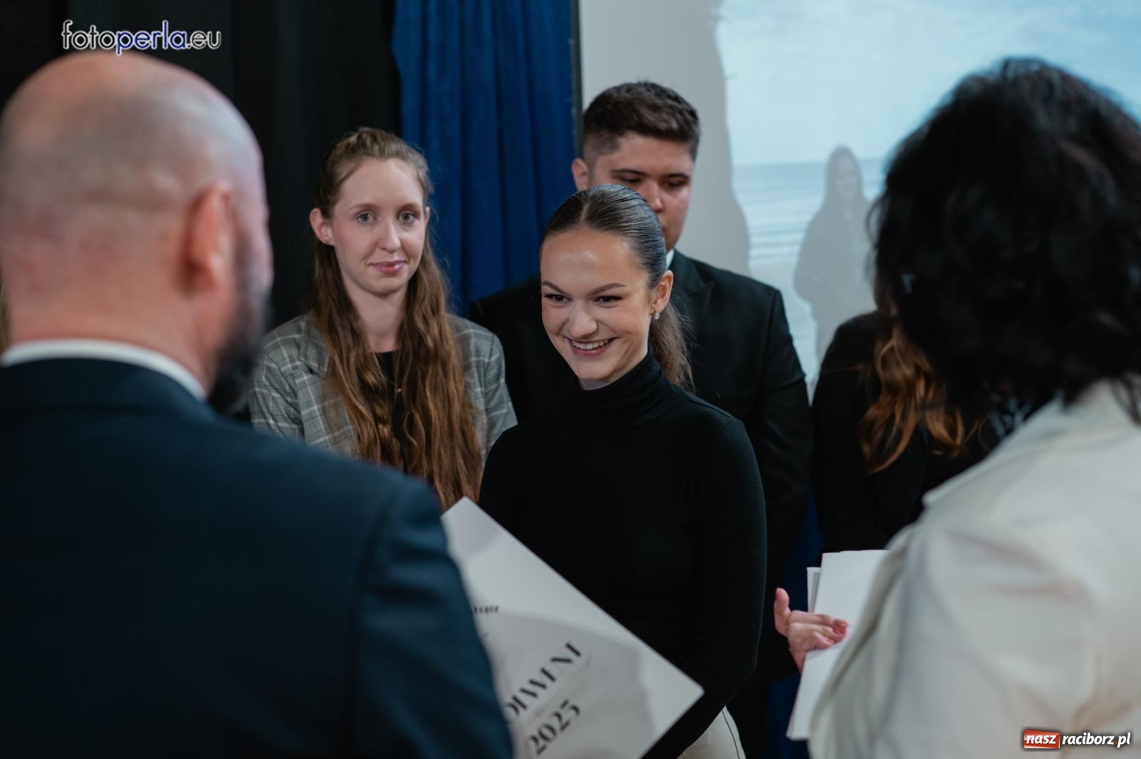 Zdjęcie w galerii na portalu naszraciborz.pl: II LO żegna swoich maturzystów. Są gotowi do podboju świata wiadomości z regionu