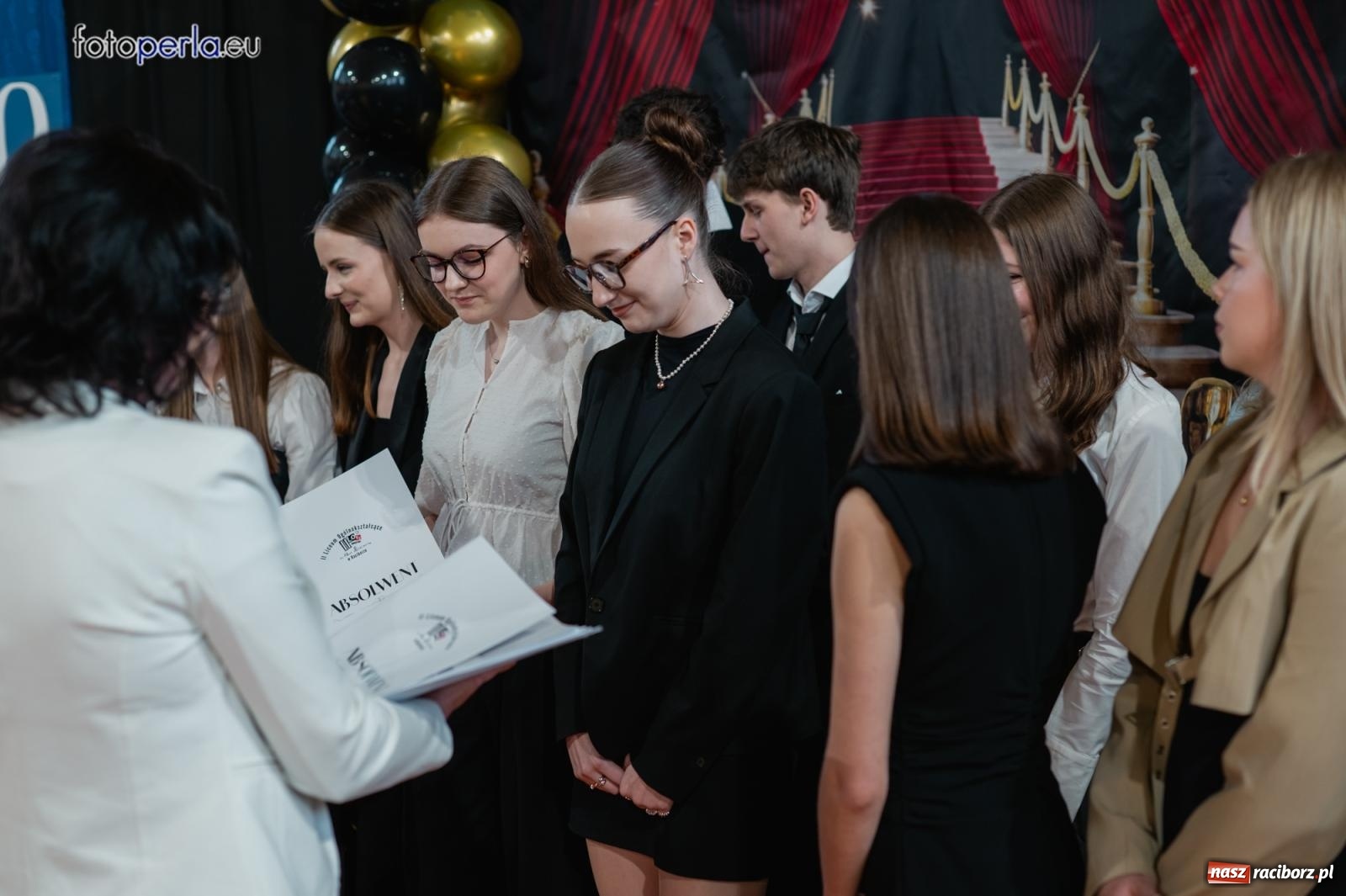 Zdjęcie w galerii na portalu naszraciborz.pl: II LO żegna swoich maturzystów. Są gotowi do podboju świata wiadomości z regionu