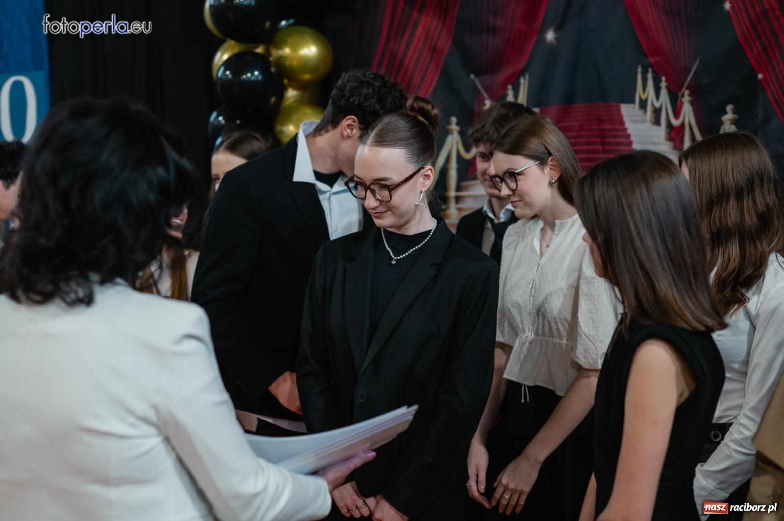 Zdjęcie w galerii na portalu naszraciborz.pl: II LO żegna swoich maturzystów. Są gotowi do podboju świata wiadomości z regionu