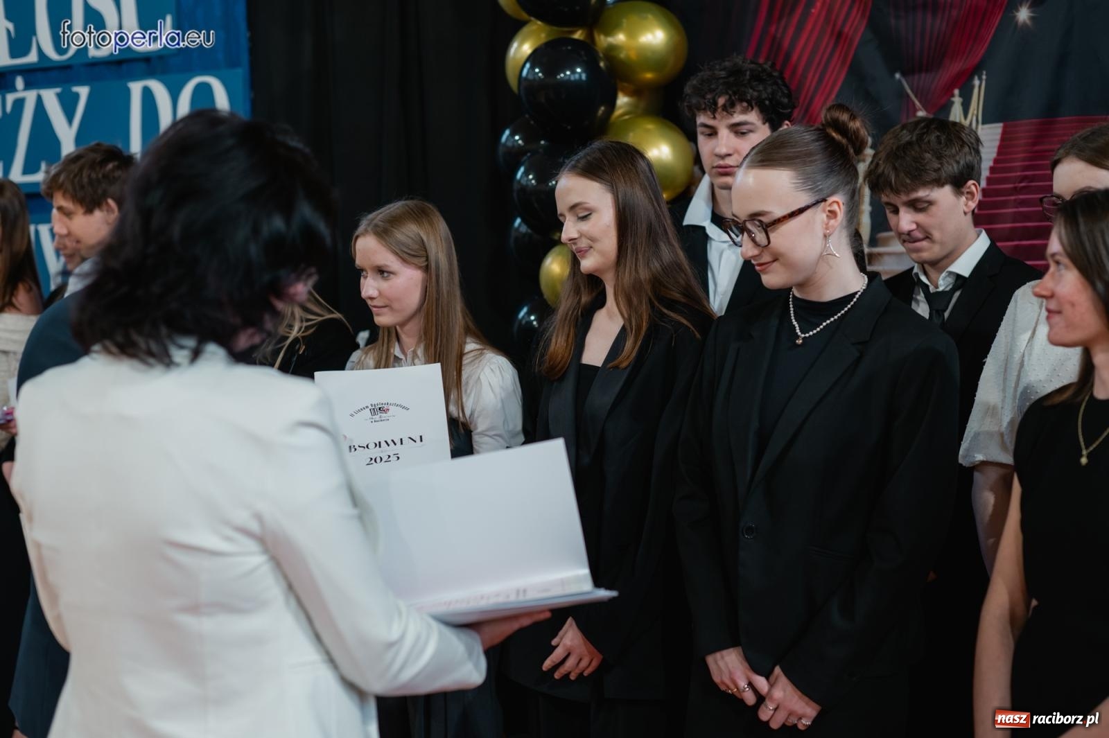 Zdjęcie w galerii na portalu naszraciborz.pl: II LO żegna swoich maturzystów. Są gotowi do podboju świata wiadomości z regionu