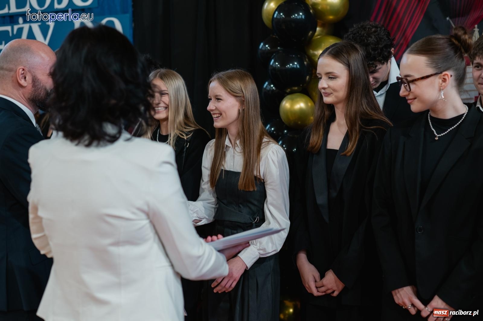 Zdjęcie w galerii na portalu naszraciborz.pl: II LO żegna swoich maturzystów. Są gotowi do podboju świata wiadomości z regionu