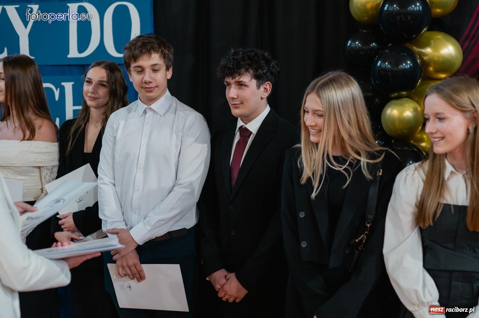 Zdjęcie w galerii na portalu naszraciborz.pl: II LO żegna swoich maturzystów. Są gotowi do podboju świata wiadomości z regionu