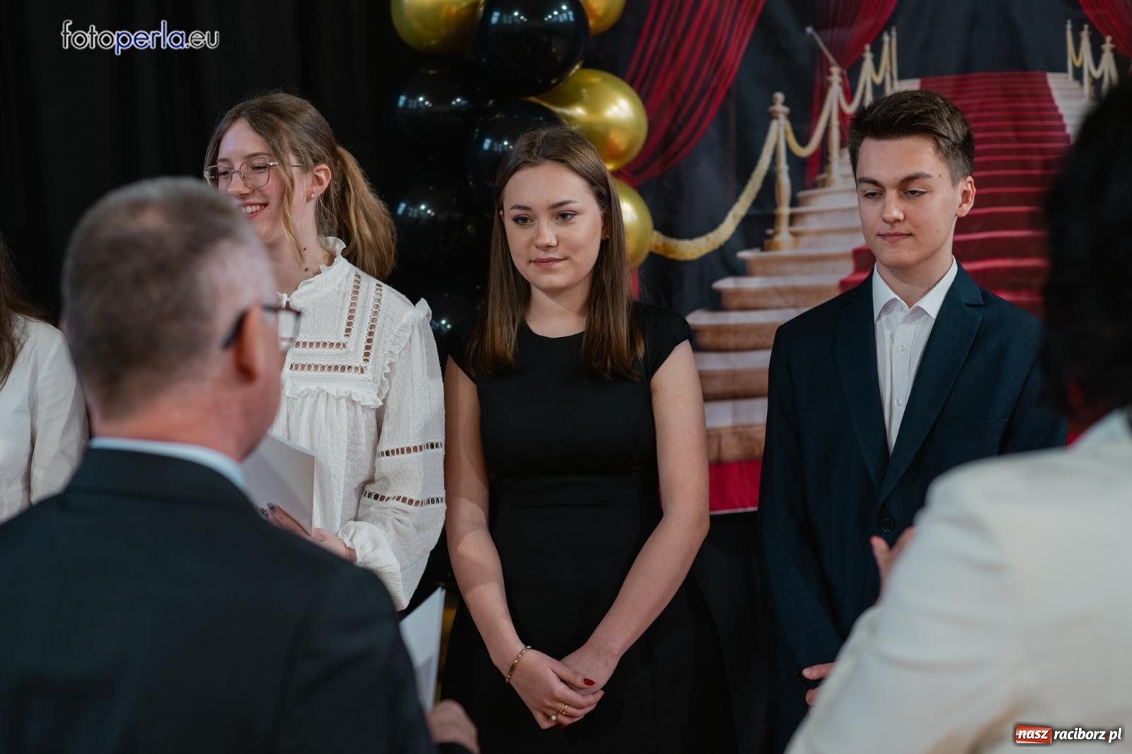 Zdjęcie w galerii na portalu naszraciborz.pl: II LO żegna swoich maturzystów. Są gotowi do podboju świata wiadomości z regionu