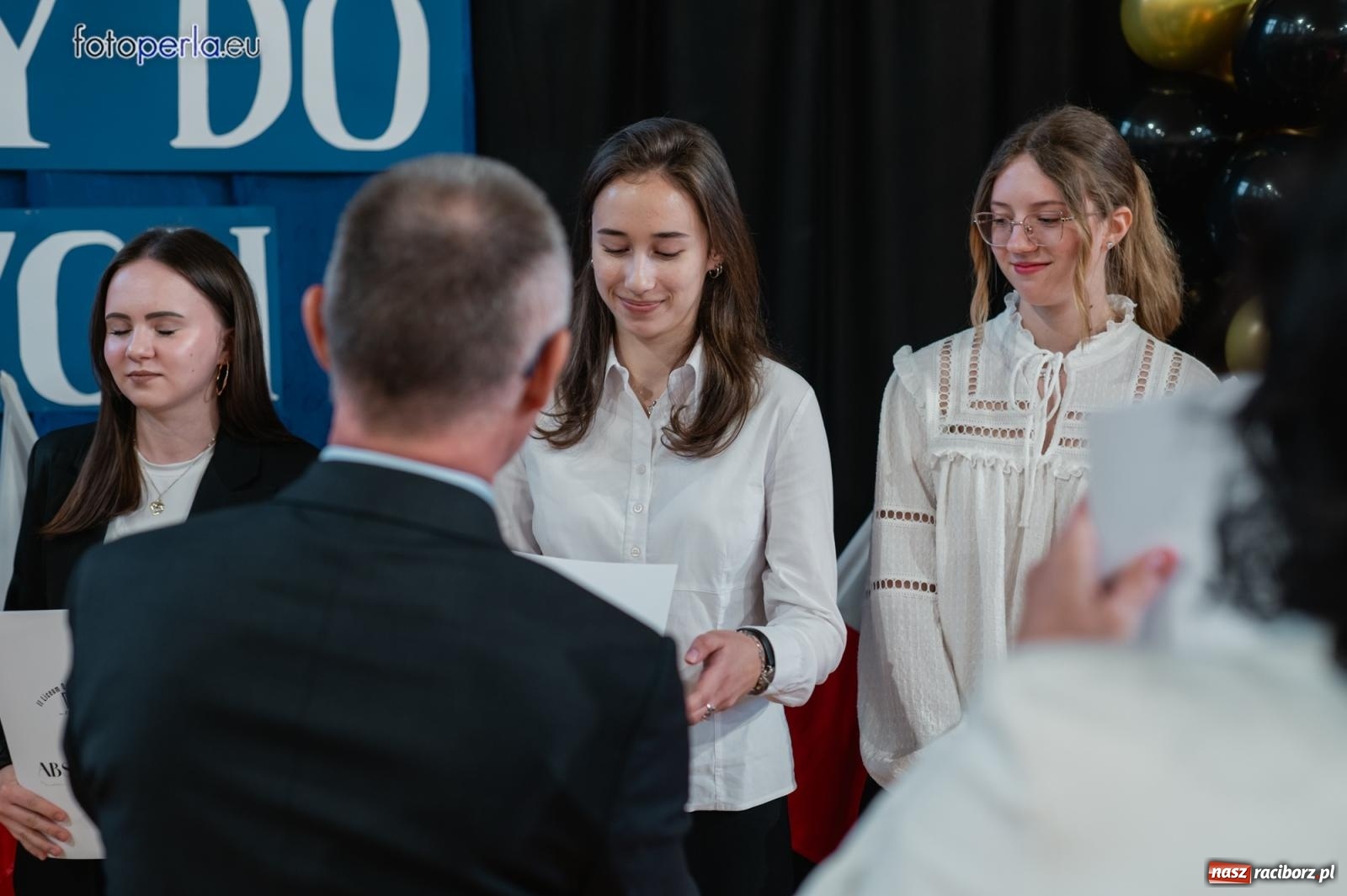 Zdjęcie w galerii na portalu naszraciborz.pl: II LO żegna swoich maturzystów. Są gotowi do podboju świata wiadomości z regionu