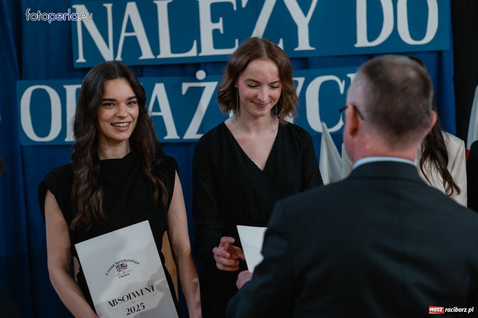 Zdjęcie w galerii na portalu naszraciborz.pl: II LO żegna swoich maturzystów. Są gotowi do podboju świata wiadomości z regionu