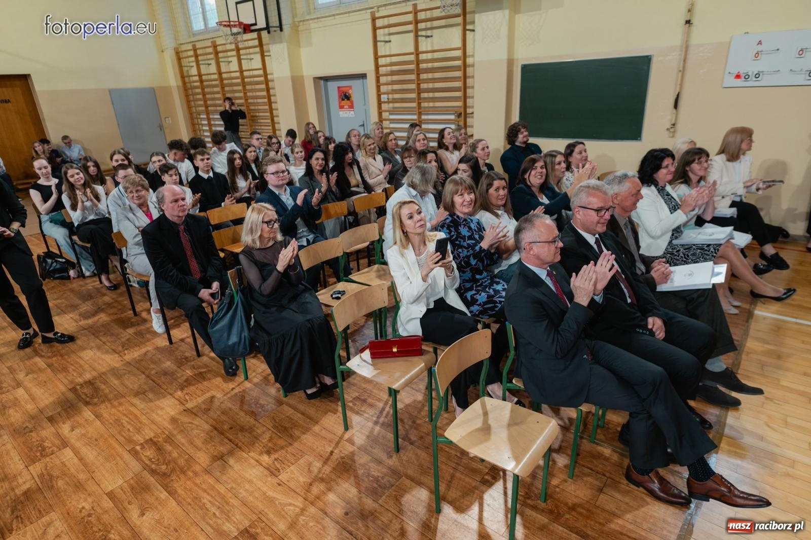 Zdjęcie w galerii na portalu naszraciborz.pl: II LO żegna swoich maturzystów. Są gotowi do podboju świata wiadomości z regionu