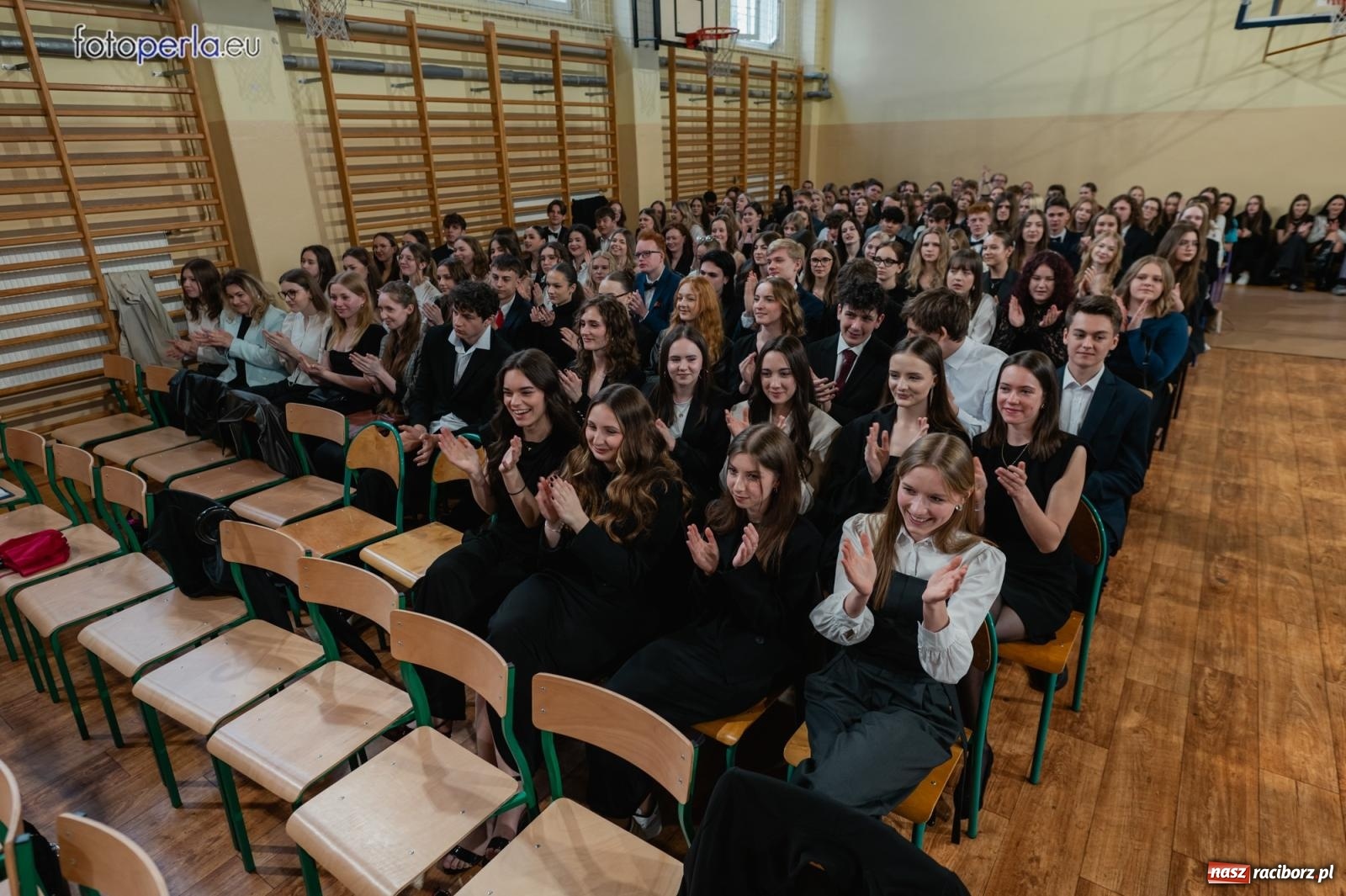 Zdjęcie w galerii na portalu naszraciborz.pl: II LO żegna swoich maturzystów. Są gotowi do podboju świata wiadomości z regionu