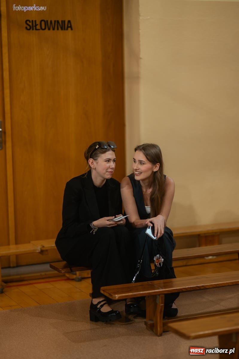 Zdjęcie w galerii na portalu naszraciborz.pl: II LO żegna swoich maturzystów. Są gotowi do podboju świata wiadomości z regionu