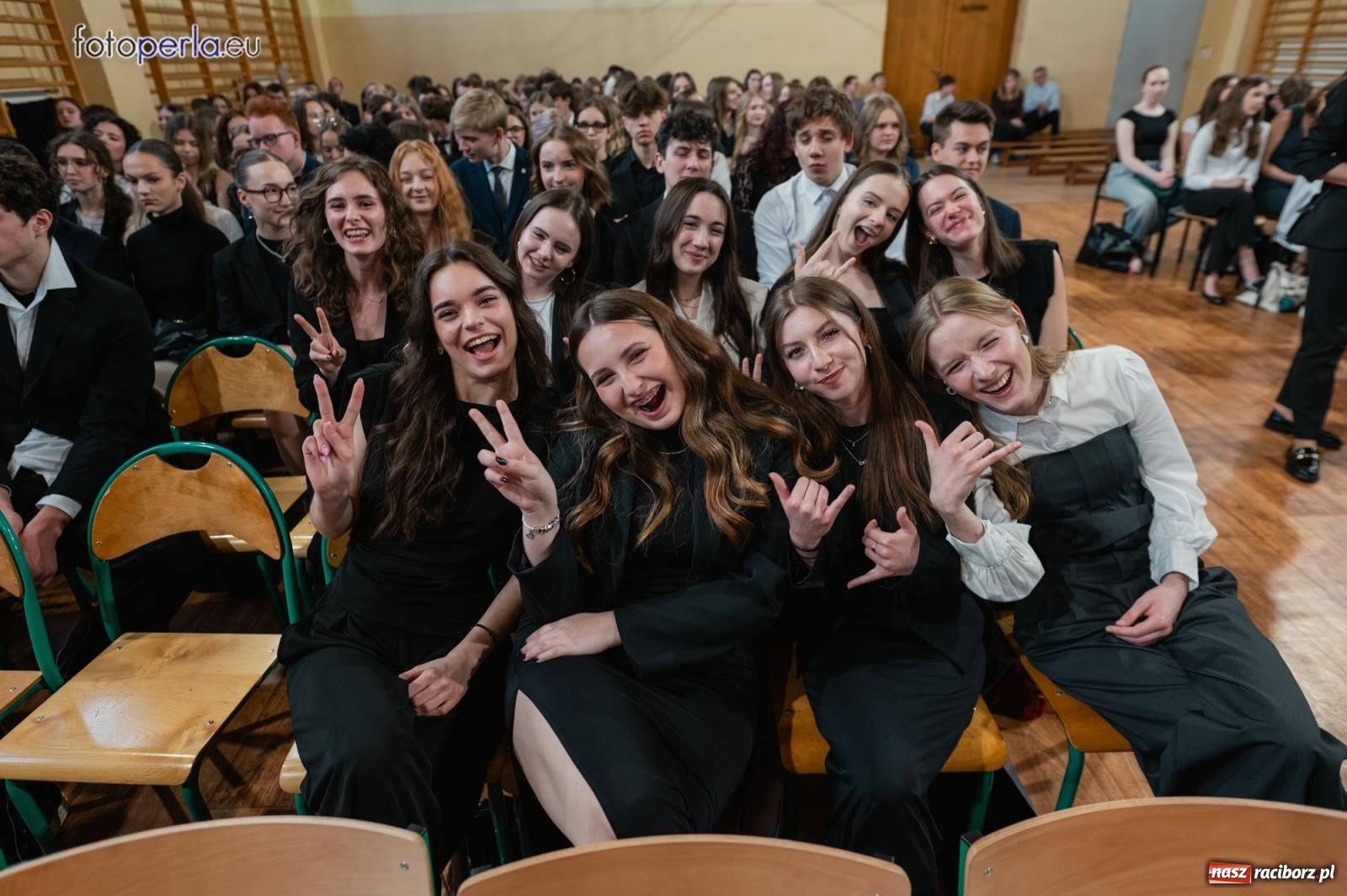 Zdjęcie w galerii na portalu naszraciborz.pl: II LO żegna swoich maturzystów. Są gotowi do podboju świata wiadomości z regionu