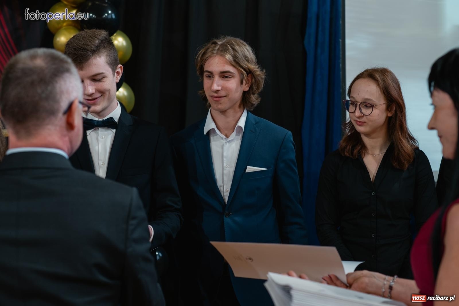 Zdjęcie w galerii na portalu naszraciborz.pl: II LO żegna swoich maturzystów. Są gotowi do podboju świata wiadomości z regionu